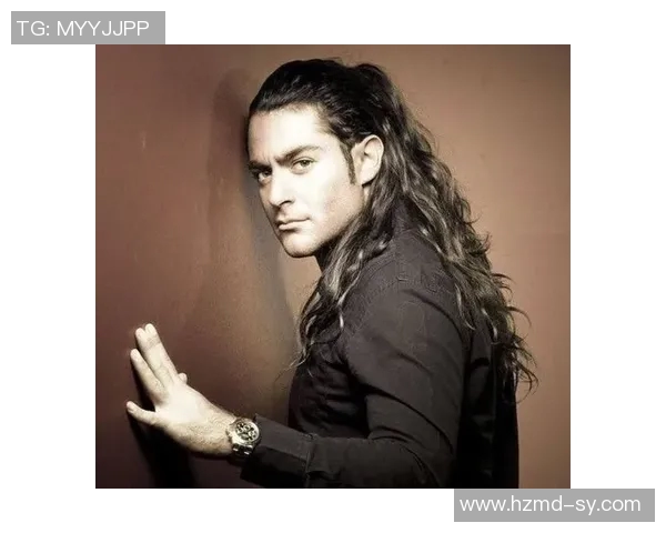 足球明星长发飘飘的魅力瞬间展现风采与个性之美的精彩图片合集